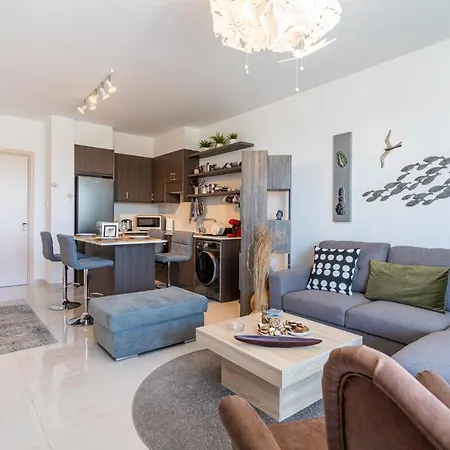 Lemon Tree 1-br With Terrace & Pool In Livadia Appartement