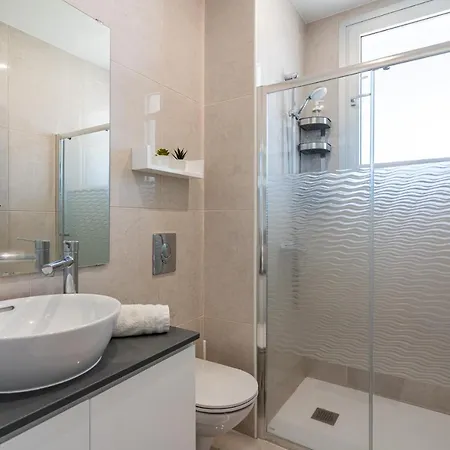 Lemon Tree 1-br With Terrace & Pool In Livadia