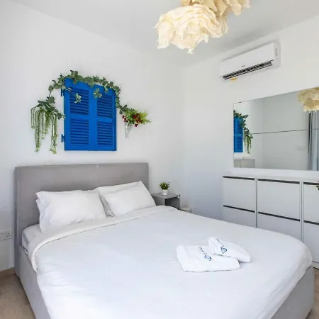 Lemon Tree 1-br With Terrace & Pool In Livadia Apartment *