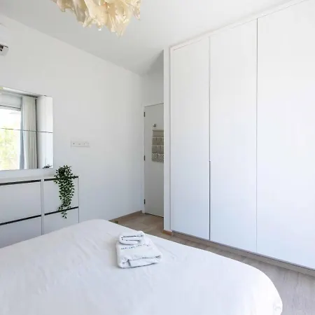 Lemon Tree 1-br With Terrace & Pool In Livadia