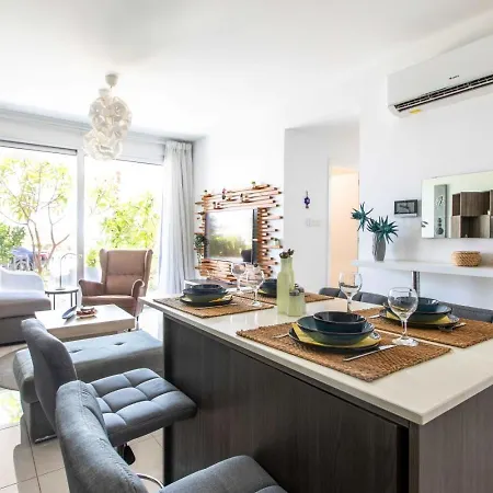 Lemon Tree 1-br With Terrace & Pool In Livadia