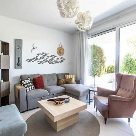 Lemon Tree 1-br With Terrace & Pool In Livadia Appartement *