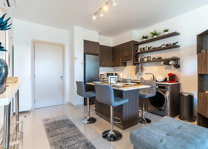 아파트 Lemon Tree 1-br With Terrace & Pool In Livadia 라르나카