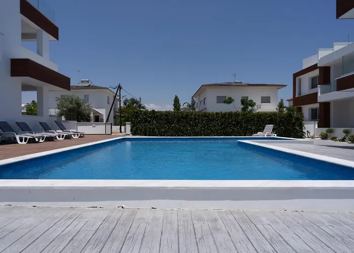 Lemon Tree 1-br With Terrace & Pool In Livadia Апартаменти